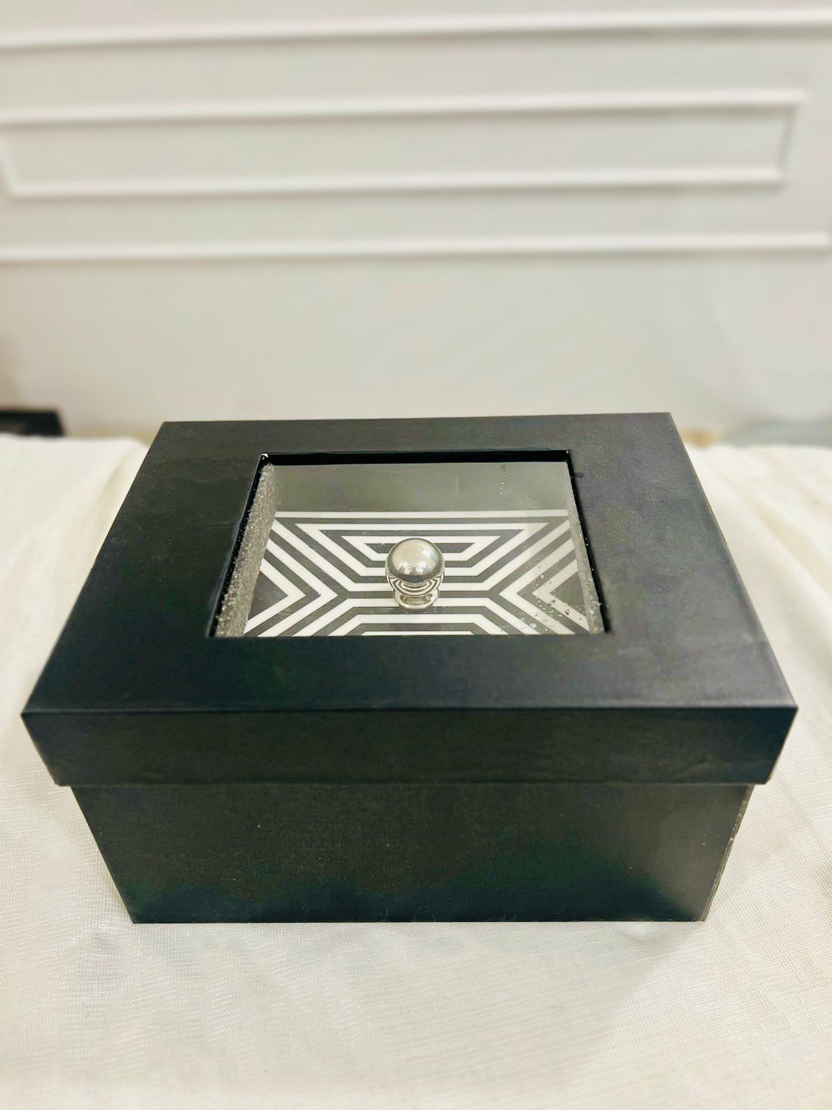 Monochrome decorative box