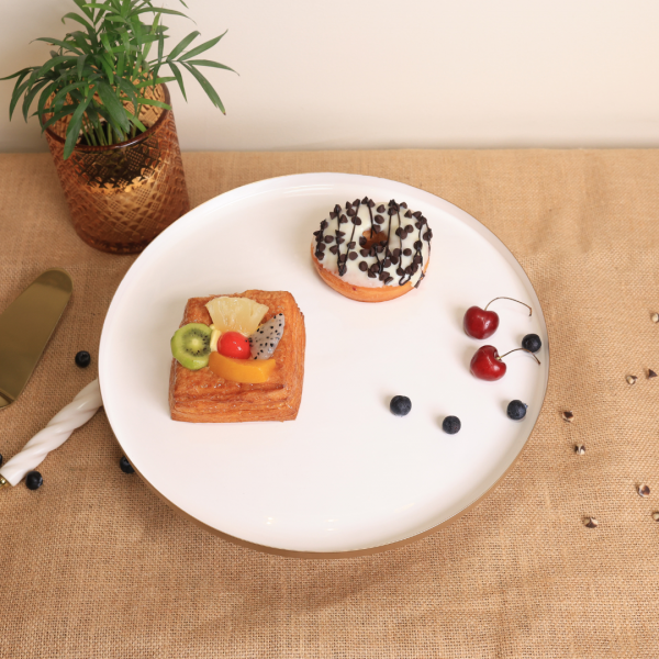 Noir Cake stand