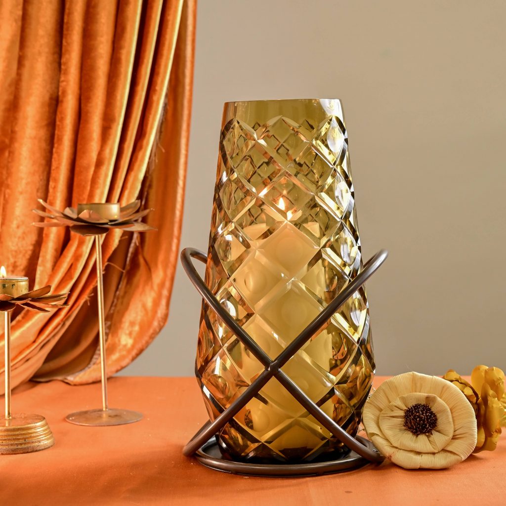 Luxury candle stand that functions as candle holder and decorative vase